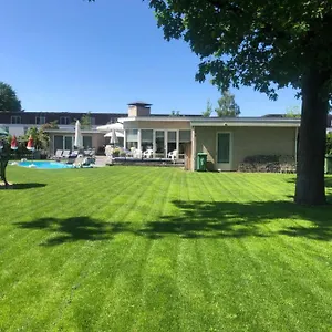 Maison Saint Tropez 2*, Eindhoven Nederland